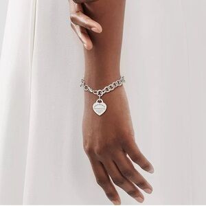 “PLEASE RETURN TO TIFFANY & Co. New York” Silver 925 Charm Bracelet with Pouch